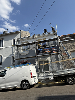Chantier de rénovation de toiture réalisé par Pister Rénovation à Nantes.